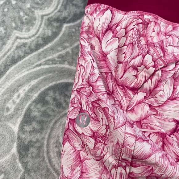 Womens Lululemon Run Times Short II *4 - Picture 5 of 6